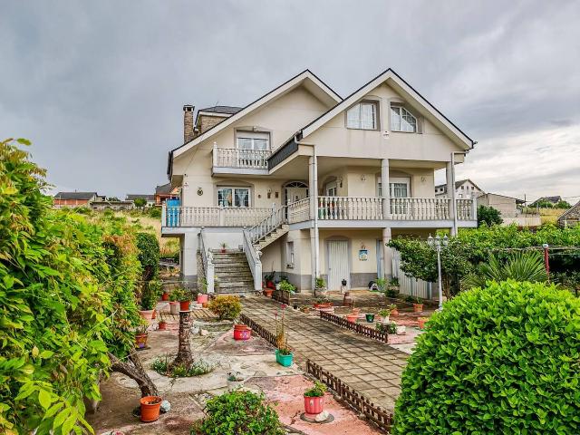 Casa chalet en Venta en Cacabelos