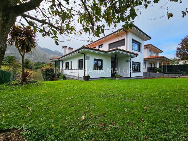 Casa chalet en Venta en Caravia