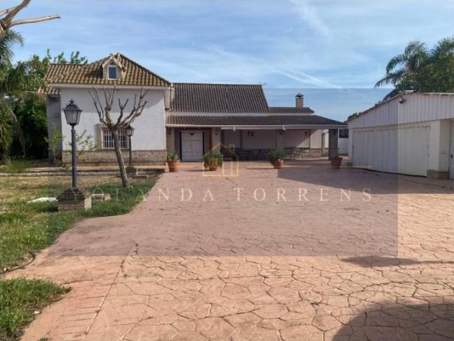 Casa chalet en Venta en Carmona