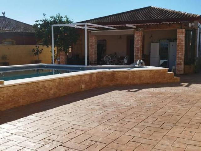 Casa chalet en Venta en Carmona
