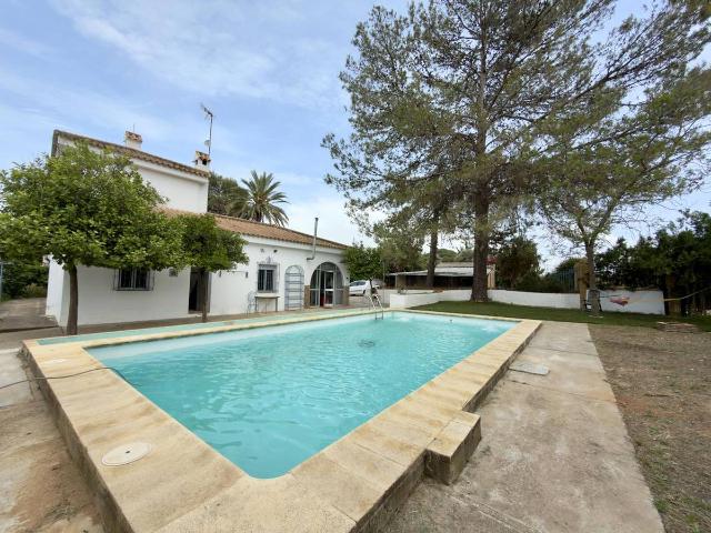 Casa chalet en Venta en Carmona