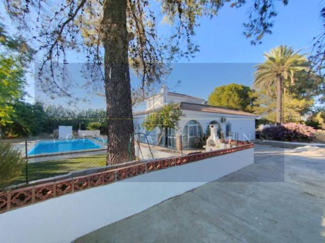 Casa chalet en Venta en Carmona
