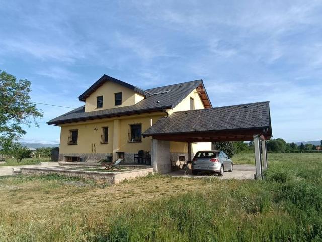 Casa chalet en Venta en Carracedelo