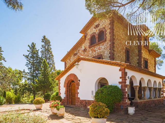Casa chalet en Venta en Castellví de Rosanes