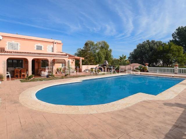Casa chalet en Venta en Casco Urbano