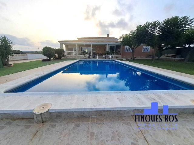 Casa chalet en Venta en Casco Urbano