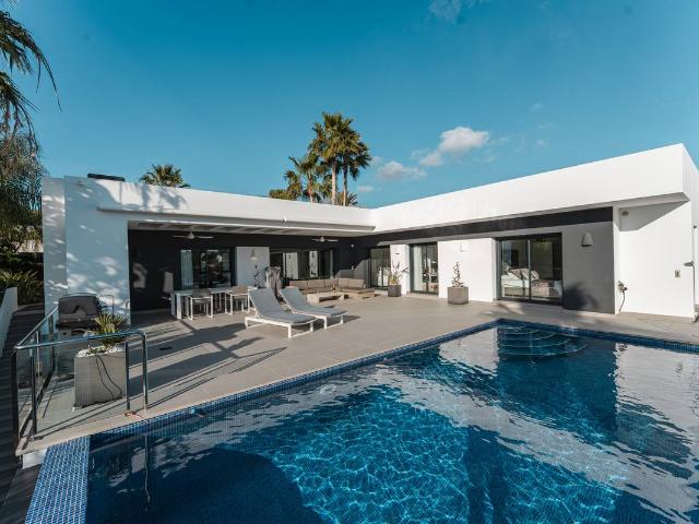 Casa chalet en Venta en Casco Urbano