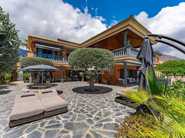 Casa chalet en Venta en Casco Urbano