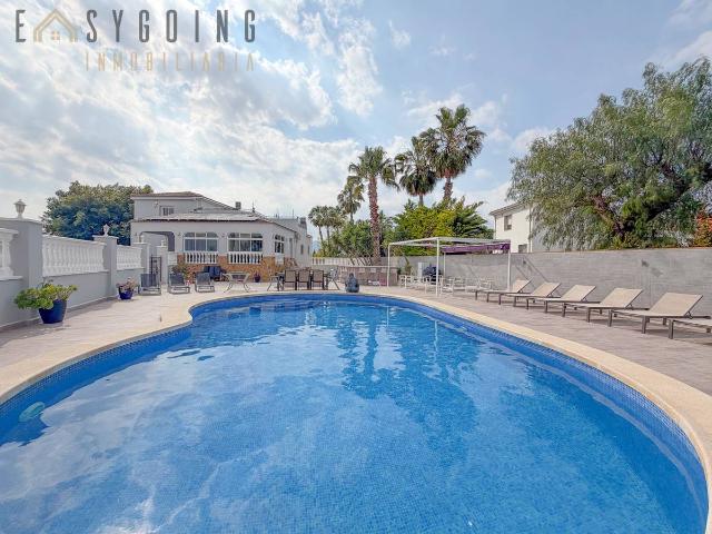 Casa chalet en Venta en Catral