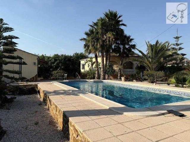 Casa chalet en Venta en Catral