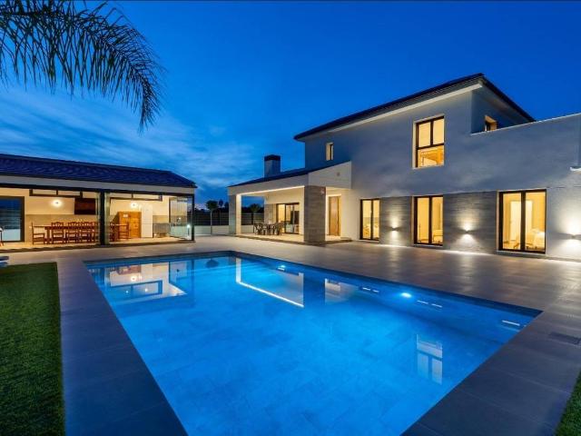 Casa chalet en Venta en Catral