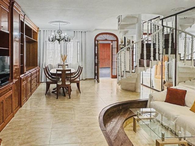 Casa chalet en Venta en Centro Urbano