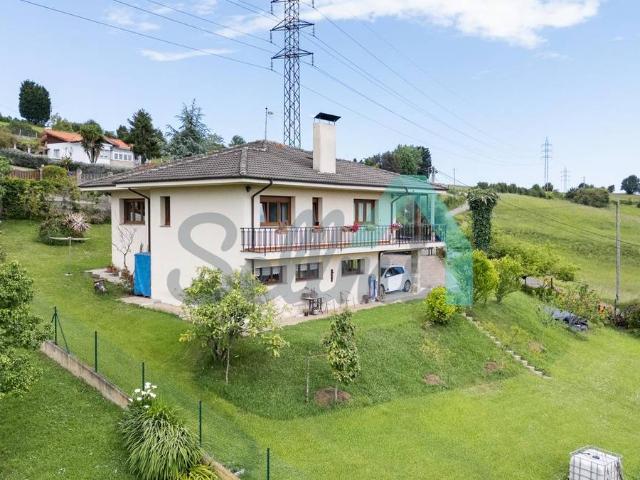 Casa chalet en Venta en Cenero