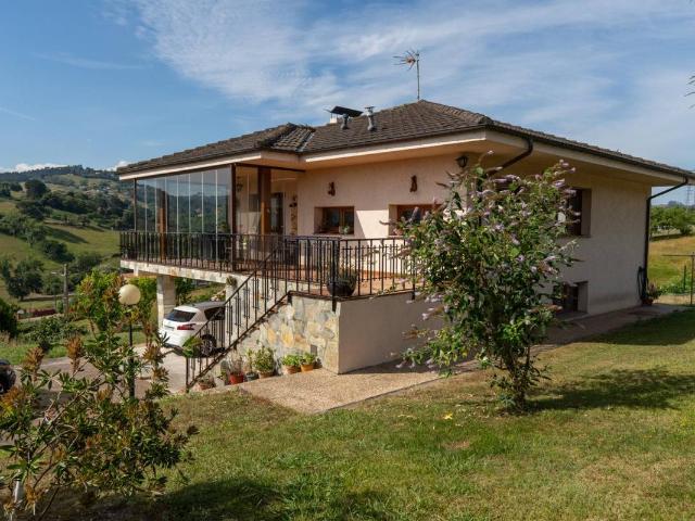 Casa chalet en Venta en Cenero