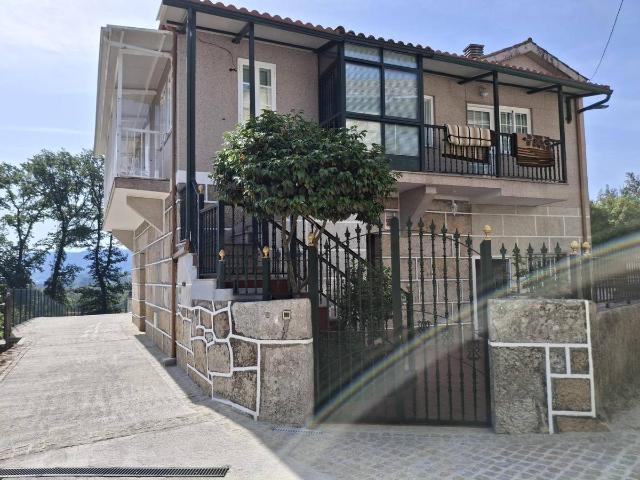 Casa chalet en Venta en Cenlle