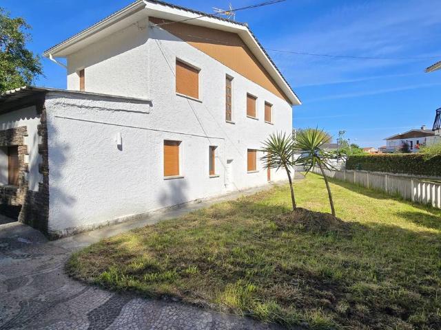 Casa chalet en Venta en Celorio Poó Parres