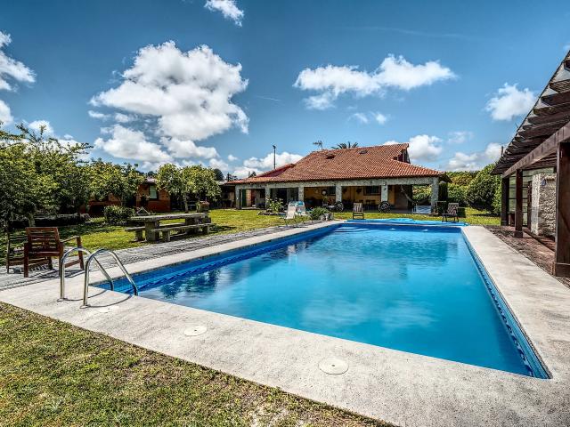 Casa chalet en Venta en Carral