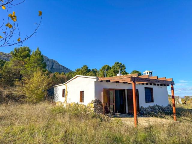 Casa chalet en Venta en Confrides