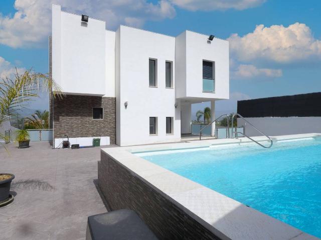 Casa chalet en Venta en Coín