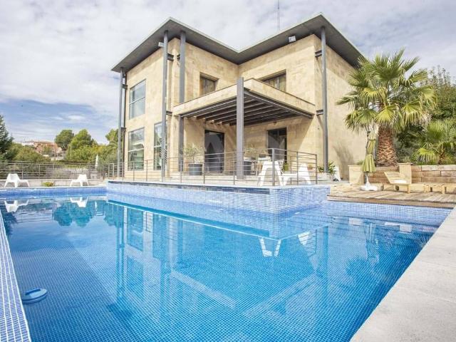 Casa chalet en Venta en Colmenar de Oreja