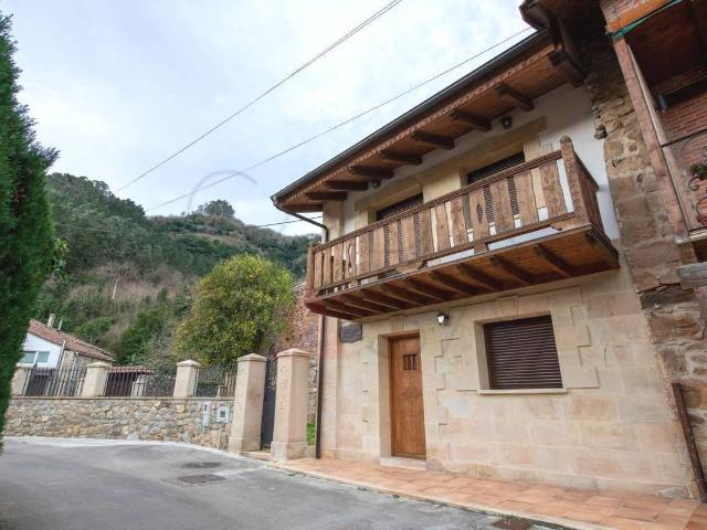 Casa chalet en Venta en Corvera de Toranzo