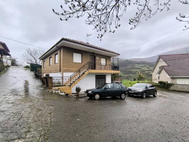 Casa chalet en Venta en Corvera de Toranzo