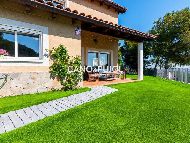 Casa chalet en Venta en Corbera de Llobregat