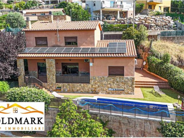 Casa chalet en Venta en Corbera de Llobregat
