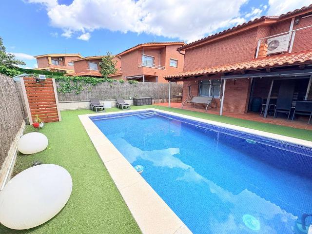 Casa chalet en Venta en Corbera de Llobregat