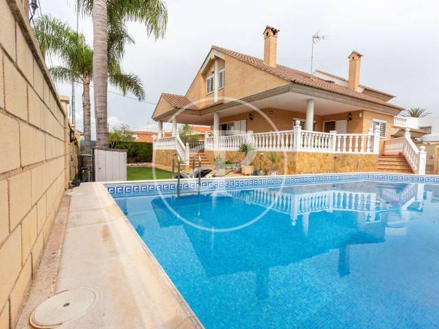 Casa chalet en Venta en Corinto Almarda