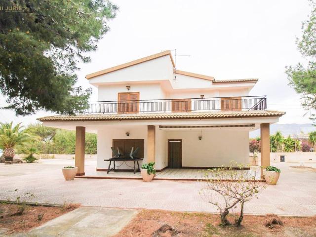 Casa chalet en Venta en Crevillent