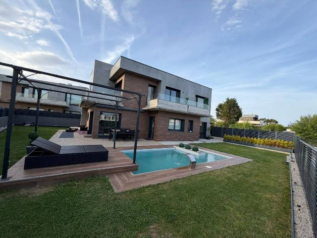 Casa chalet en Venta en Cueto