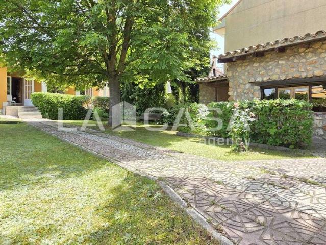 Casa chalet en Venta en Dueñas