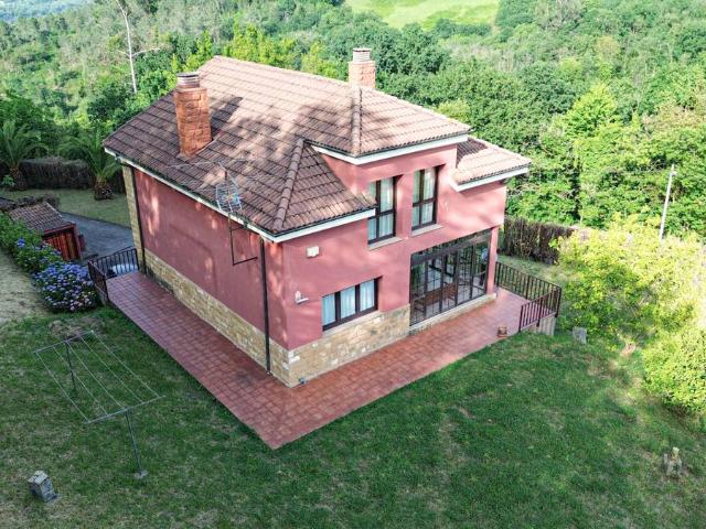Casa chalet en Venta en El Berrón La Carrera
