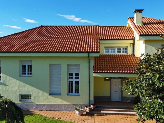 Casa chalet en Venta en El Carbayedo El Quirinal