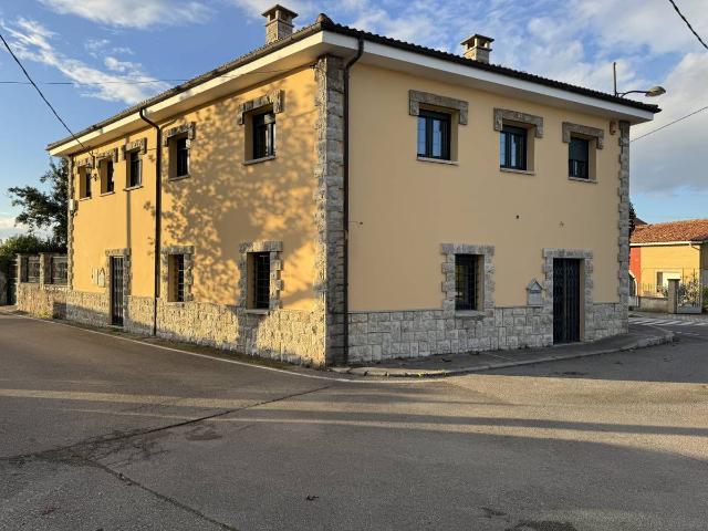 Casa chalet en Venta en El Carbayedo El Quirinal