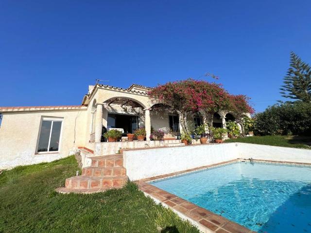 Casa chalet en Venta en El Faro de Calaburra Chaparral