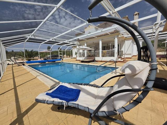 Casa chalet en Venta en El Pinós / Pinoso