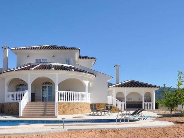 Casa chalet en Venta en El Pinós / Pinoso