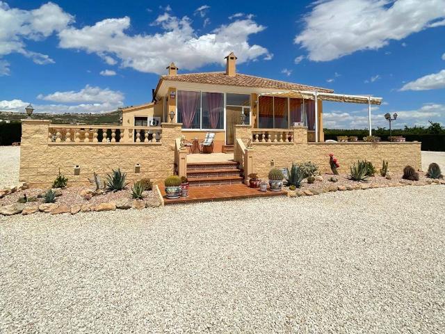 Casa chalet en Venta en El Pinós / Pinoso