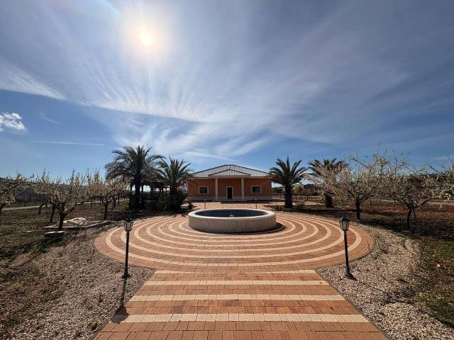 Casa chalet en Venta en El Pinós / Pinoso