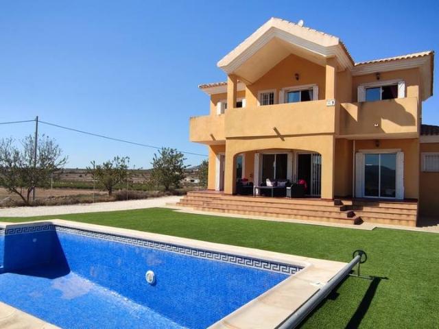 Casa chalet en Venta en El Pinós / Pinoso