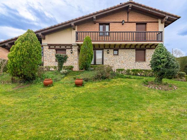 Casa chalet en Venta en Elburgo / Burgelu