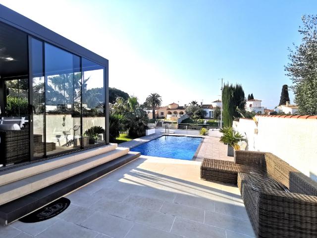 Casa Chalet en Venta en Empuriabrava Girona