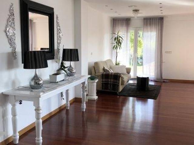 Casa chalet en Venta en Ensanche Sar