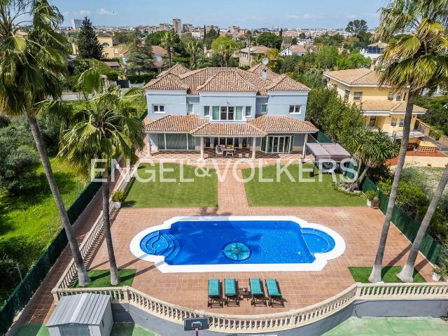 Casa chalet en Venta en Gelves