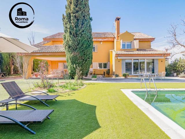 Casa chalet en Venta en Gójar