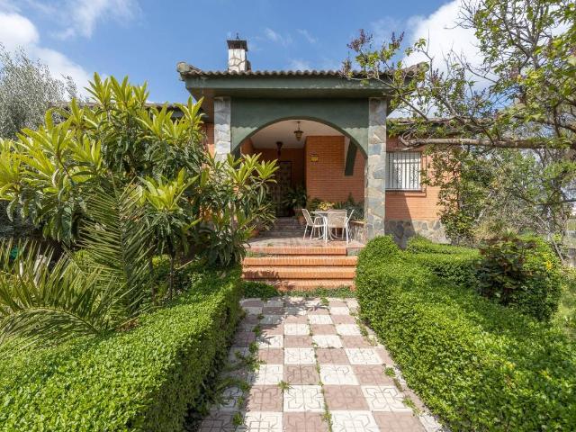 Casa chalet en Venta en Gójar