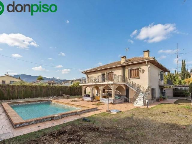 Casa chalet en Venta en Gójar