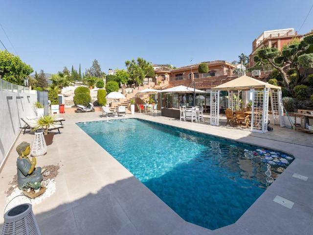 Casa chalet en Venta en Gójar